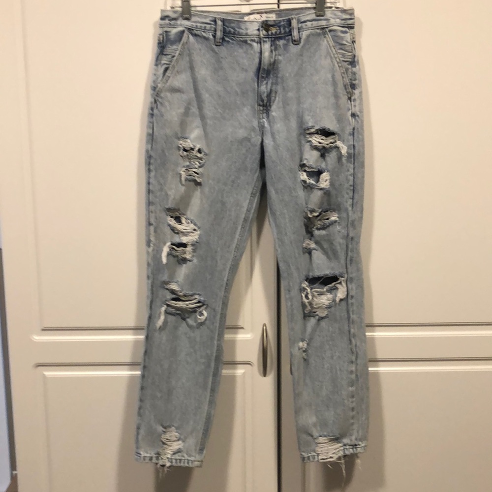 KanCan jeans Women's 28 light blue stonewashed denim distressed destroyed EUC